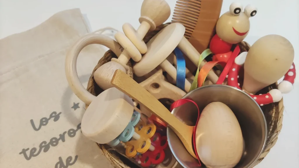 Bolsa de los tesoros tipo Montessori para bebés de 6-18 meses.
¿Conoces sus beneficios?